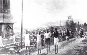 Huiman jousijapoikia 1919. Vasemmalla Elis Salmelin